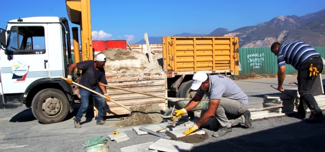 Meydan Mahallesinde Kaldırımlara Karo Döşeniyor