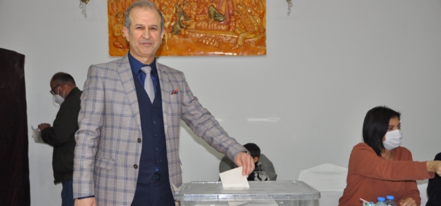 Mustafa Çöloğlu Güven Tazeledi