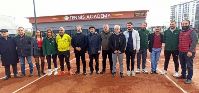 Nardüzü'nde Geleceğin Tenisçileri Yetişiyor