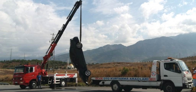 Otomobil Takla Attı Şoför Ölümden Döndü