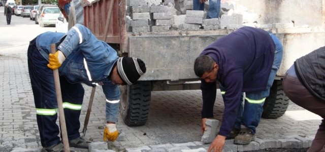 Parke Yollarda Bakım Çalışmaları Yapılıyor