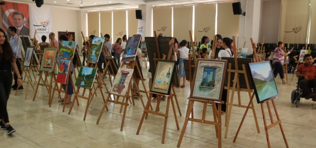 Resim Ve Sanat Atölyesi Kursiyerleri Yeteneklerini Sergiledi