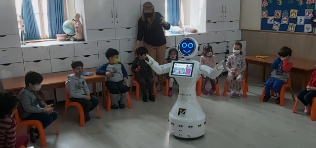 'ROBO-YÜK' Çocukların Gönlünü Fethetti