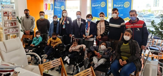 Rotary'den Spina Bifida Hastası Çocuklara Akülü Sandalye