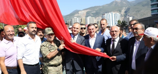 Şanlı Türk Bayrağı İskenderun'da Dalgalandı