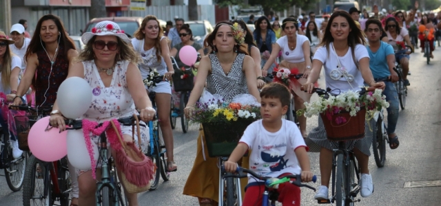 Süslü Kadınlar'dan Anıt Alanında Bisiklet Turu!