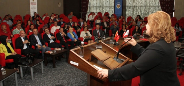 Tarihte Vakıf Kuran Kadınlar Konferansına Yoğun İlgi