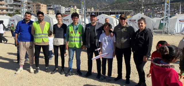 THK İskenderun'da Depremzede Çocuklarla Maket Uçak Yaptı