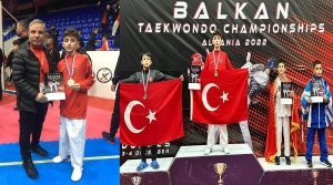 Antrenör Mehmet Korhan, Arnavutluk'ta Madalyaları Topladı