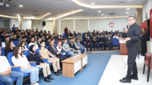 Başkan Dönmez, İSTE'de Öğrencilerle Bir Araya Geldi