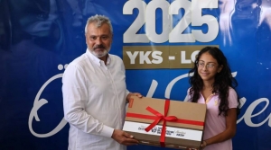 Başkan Öntürk, Dereceye Giren Öğrencileri Ödüllendirdi