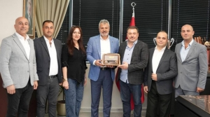 BAŞKAN ÖNTÜRK; RADYOCULARI MAKAMINDA KABUL ETTİ