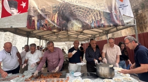 İskenderun Kuyumcular Odası'ndan Esnafa Ve Vatandaşa Ahi Pilavı…