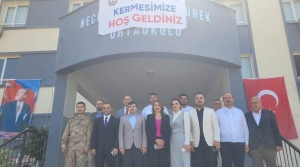 İSKENDERUN NECİP FAZIL ORTAOKULU'NA BAHAR GELDİ