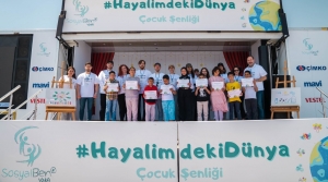 SOSYALBEN VAKFI, ÇOCUKLARIN BAYRAMINI 'HAYALİMDEKİ DÜNYA” SAHNESİYLE KUTLADI