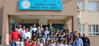 Başkan Tosyalı'dan Minikleri Sevindiren Hediye