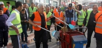 Döryol'da Sokakların Temizliğini Başkan Toksoy Yaptı