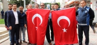 İskenderun Belediyesi Esnafa Türk Bayrağı Dağıttı