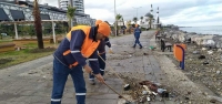 İskenderun Belediyesi'nden Sahilde Temizlik Çalışması