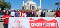 İSKENDERUN'DA 'GENÇLİK YÜRÜYÜŞÜ' COŞKUSU