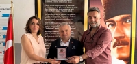 NECİP FAZIL KISAKÜREK ORTAOKULU'NDAN BAŞKAN UYGUN'A PLAKET