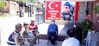 Şehit Annesine Anlamlı Ziyaret