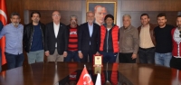 Veteranlar Spor Kulübü'nden Başkanı Yılmaz'a Plaket