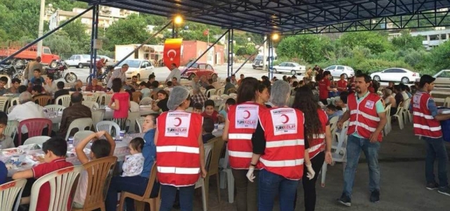 Türk Kızılayı Ramazan Bereketini Paylaşıyor