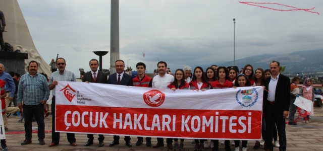 Türk ve Suriyeli Çocuklar Uçurtma Şenliğinde Kaynaştı