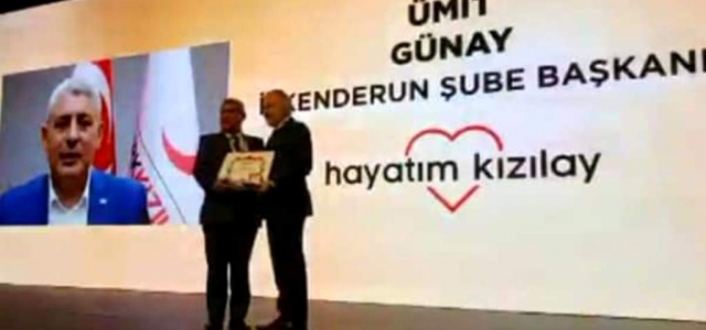 Ümit Günay'a Kızılay Onur Madalyası