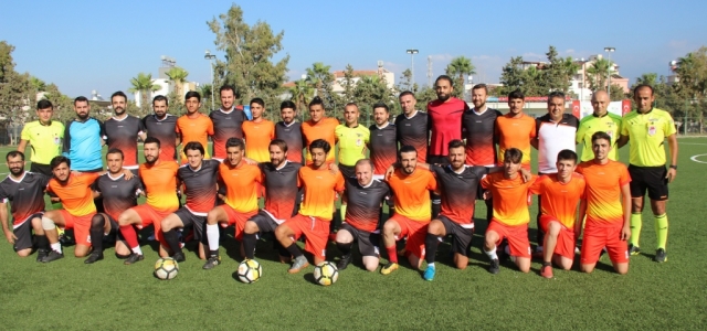 Ünlü Futbolcular Kardeşlik için Yeşil Sahada Buluştu