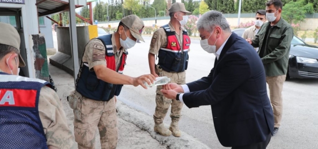 Vali Doğan Kolluk Kuvvetlerini Unutmadı