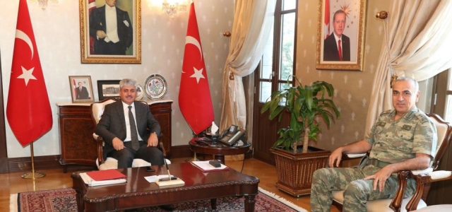 Vali Doğan, Tümgeneral Uzun'u Ağırladı