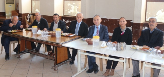 Yönden Ailesi İskenderun'u 7'den 70'e Kucaklıyor