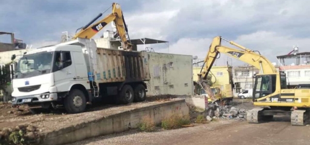 Yunus Emre'deki Metruk Yapı Yıkıldı