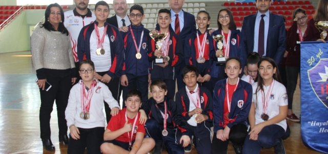 ‘Yüzme Bilmeyen Kalmasın Projesi'nden Şampiyonluğa