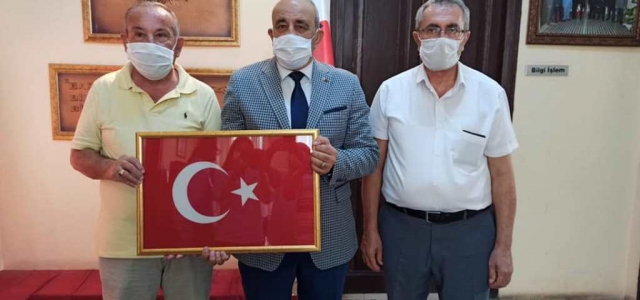 Altın Adamlardan İGC'ye Türk Bayrağı
