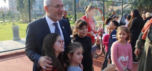 Başkan Tosyalı Minik Tenisçilerle Bir Arada