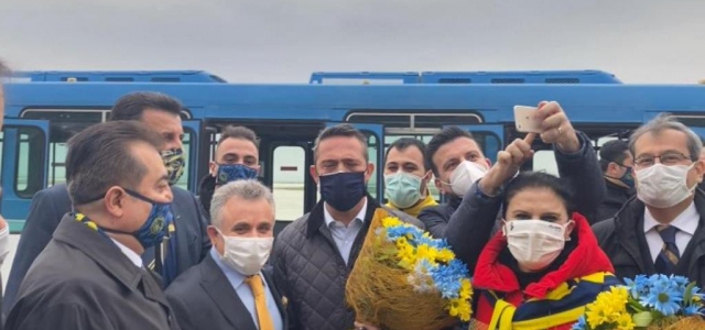 İskenderun Fenerbahçeliler Derneği'nden Çiçek Takdimi