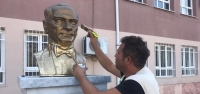 Hbb'den Atatürk Büstlerine Bakım Çalışması